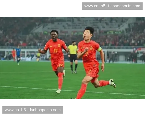 国足直播：每一次进攻都不容错过的心跳时刻